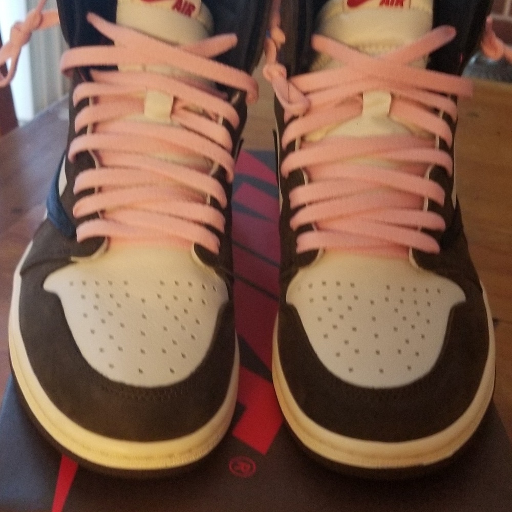 Travis scott jordan 1s